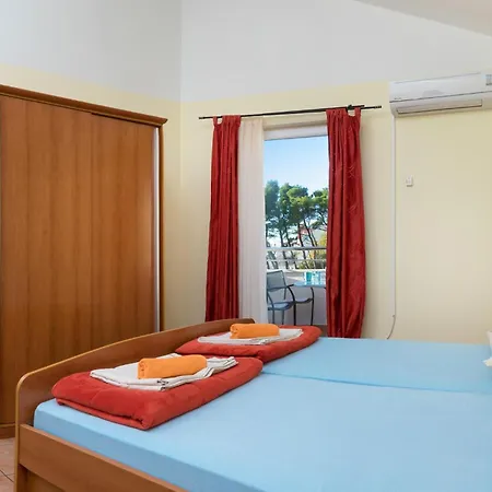 Gorgeous Apartment In Baska Voda Apartmán