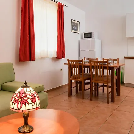 1 Bedroom Nice Apartment In Baska Voda Baška Voda