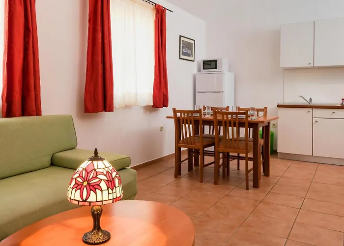 Apartman 1 Bedroom Nice Apartment In Baska Voda *